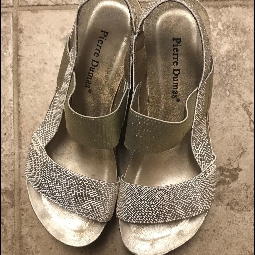 Pierre Dumas Gold Wedges